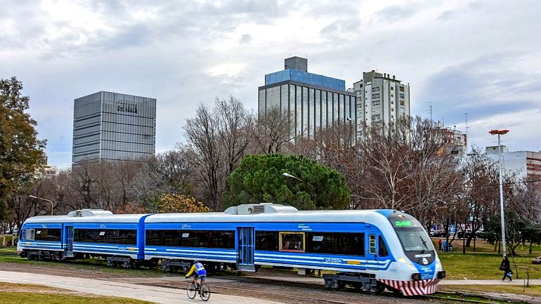 Formación del Tren del Valle en Neuquén, servicio que pasa a Río Negro