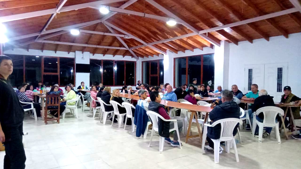 Personas mayores de Bariloche en el programa municipal de turismo social, en la agenda sin el cierre del vertedero