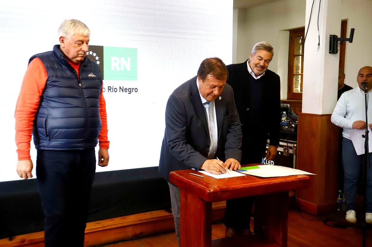 ATUR privados: Weretilneck firma junto a Cortés en Bariloche