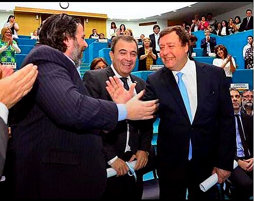 Pedro Pesatti y Alberto Weretilneck en la asunción de diciembre de 2015 en la Legislatura